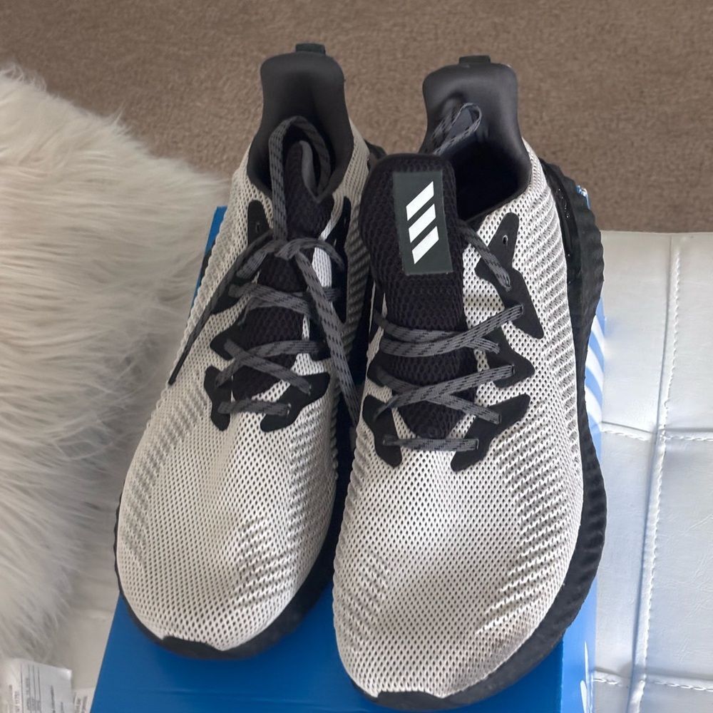 adidas AlphaBoost “Cloud White Grey” Men’s Sneakers – Size 13 (FW4548)